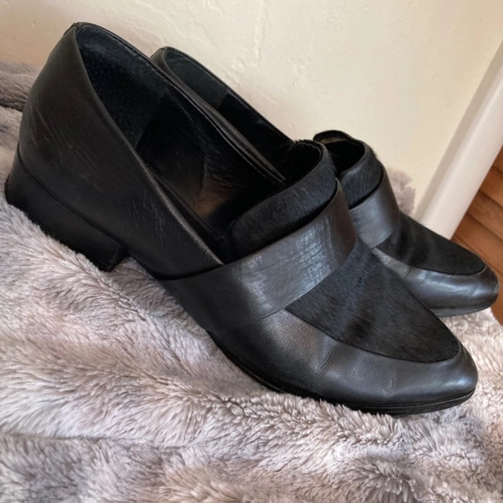 Lord & Taylor Leather and faux fur loafers!
